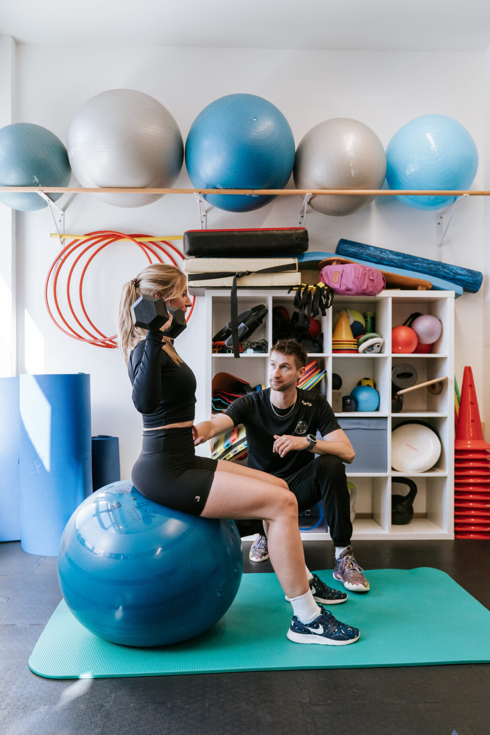 Coaching individuel avec haltères et ballon chez MPX Athletic